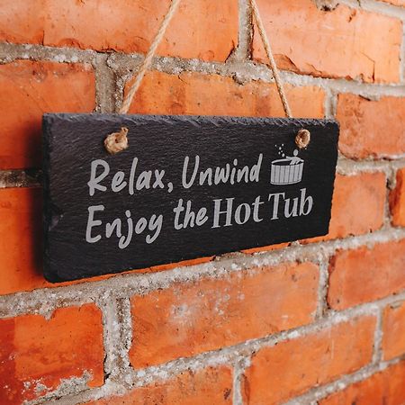 Cottage With Hot Tub - Near Cheltenham And Tewkesbury Exterior foto