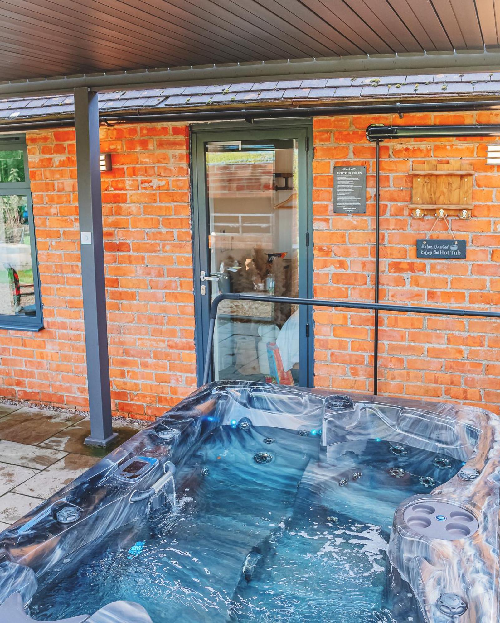 Cottage With Hot Tub - Near Cheltenham And Tewkesbury Exterior foto